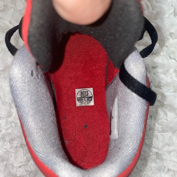 Jordan 4 Retro Toro Bravo - Picture 9 of 9